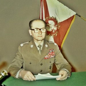 863px-AGAD_Gen._Wojciech_jaruzelski_13_grudnia_1981.jpg